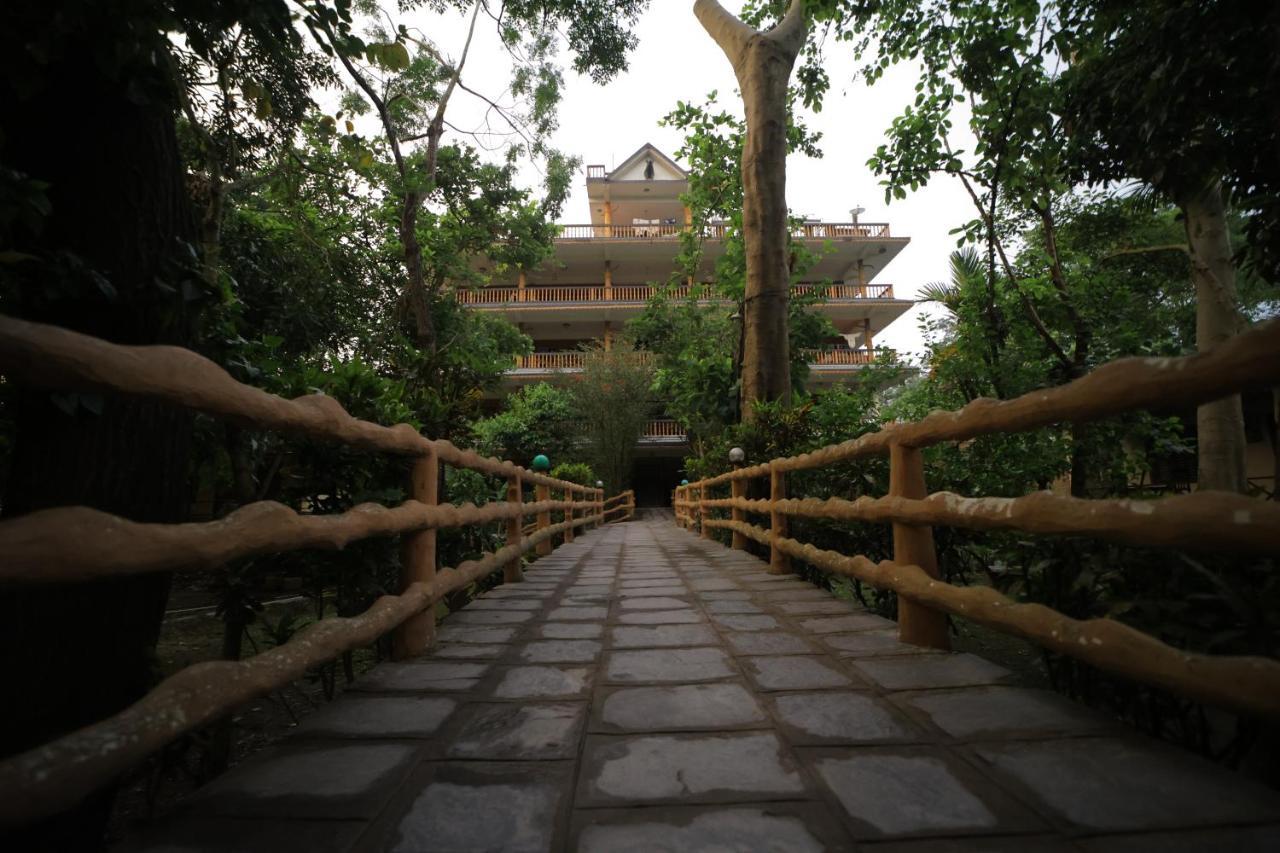 Chitwan Gaida Lodge - Animal Lovers & Birdwatchers Paradise Sauraha Esterno foto
