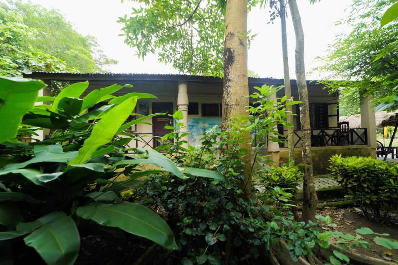 Chitwan Gaida Lodge - Animal Lovers & Birdwatchers Paradise Sauraha Esterno foto