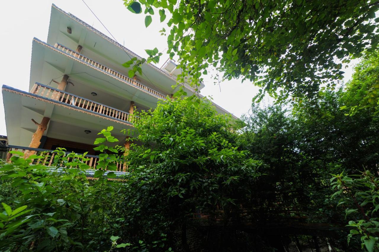 Chitwan Gaida Lodge - Animal Lovers & Birdwatchers Paradise Sauraha Esterno foto