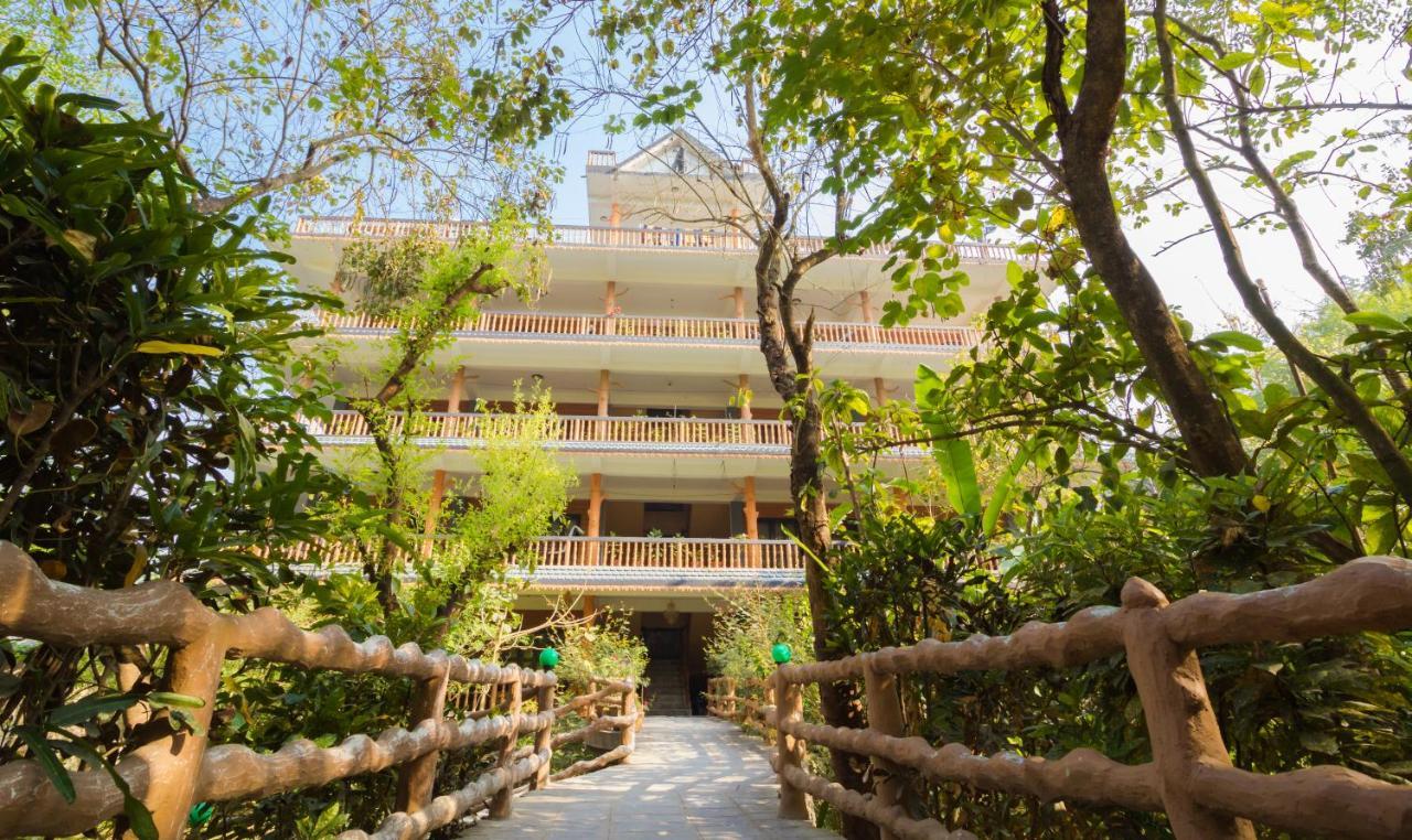 Chitwan Gaida Lodge - Animal Lovers & Birdwatchers Paradise Sauraha Esterno foto
