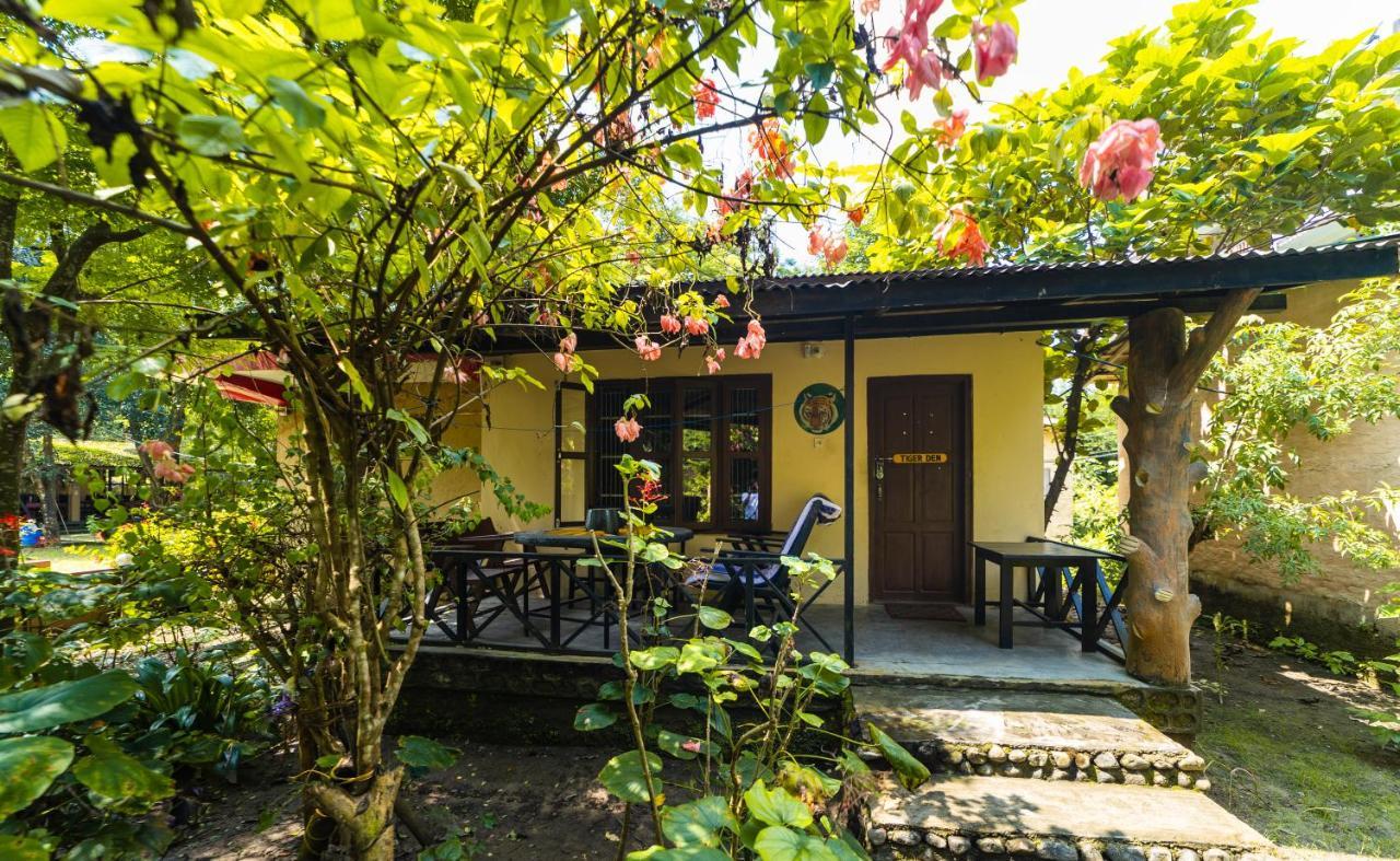 Chitwan Gaida Lodge - Animal Lovers & Birdwatchers Paradise Sauraha Esterno foto