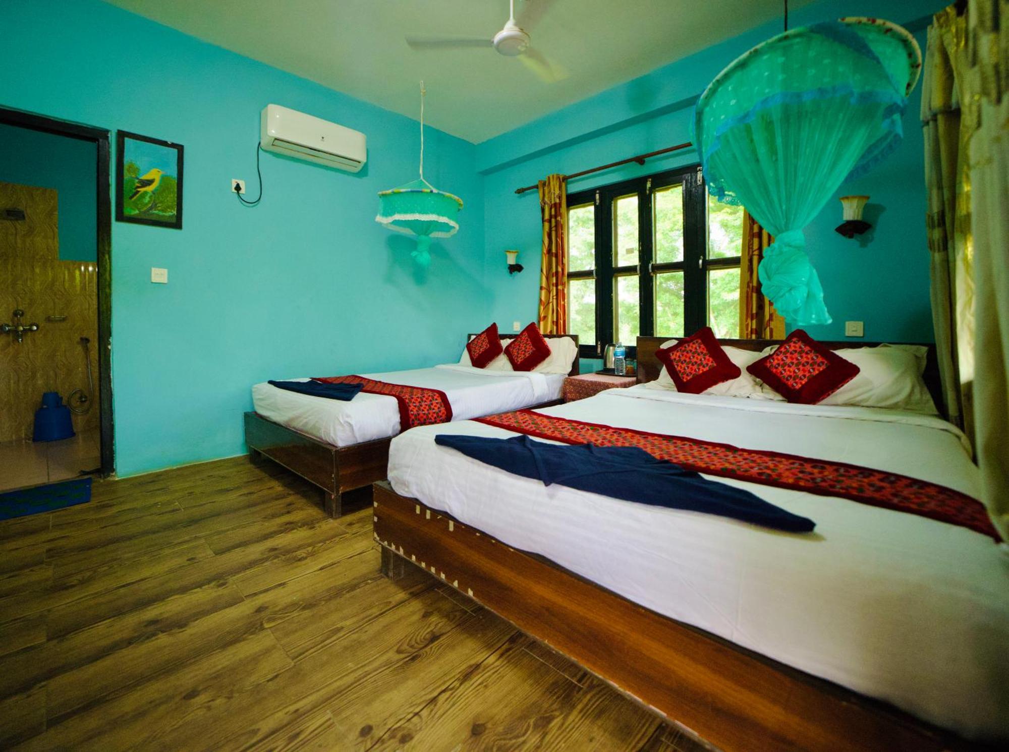 Chitwan Gaida Lodge - Animal Lovers & Birdwatchers Paradise Sauraha Esterno foto