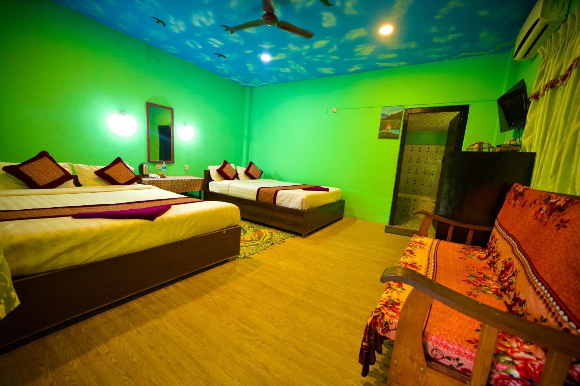 Chitwan Gaida Lodge - Animal Lovers & Birdwatchers Paradise Sauraha Esterno foto