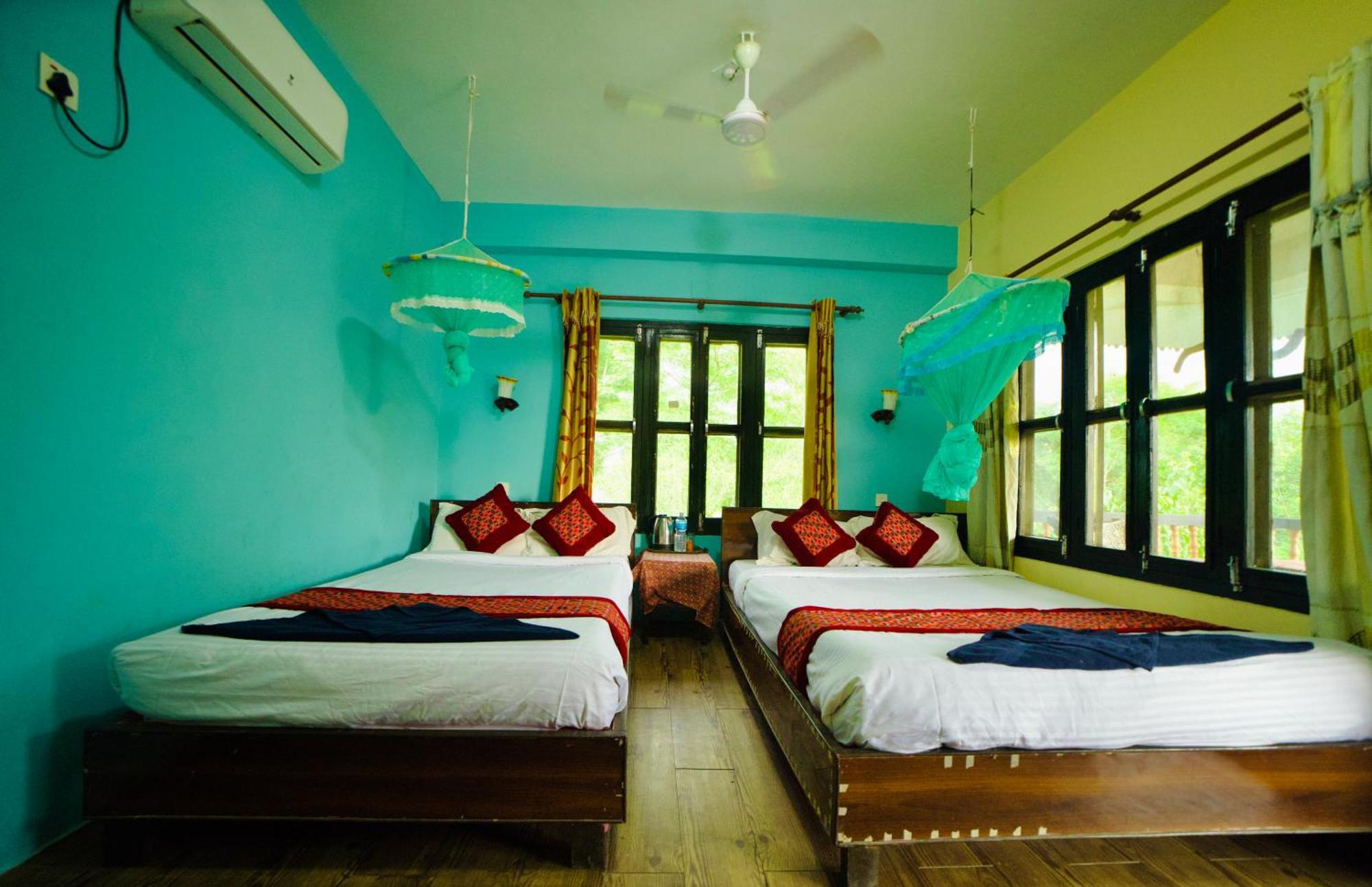 Chitwan Gaida Lodge - Animal Lovers & Birdwatchers Paradise Sauraha Esterno foto