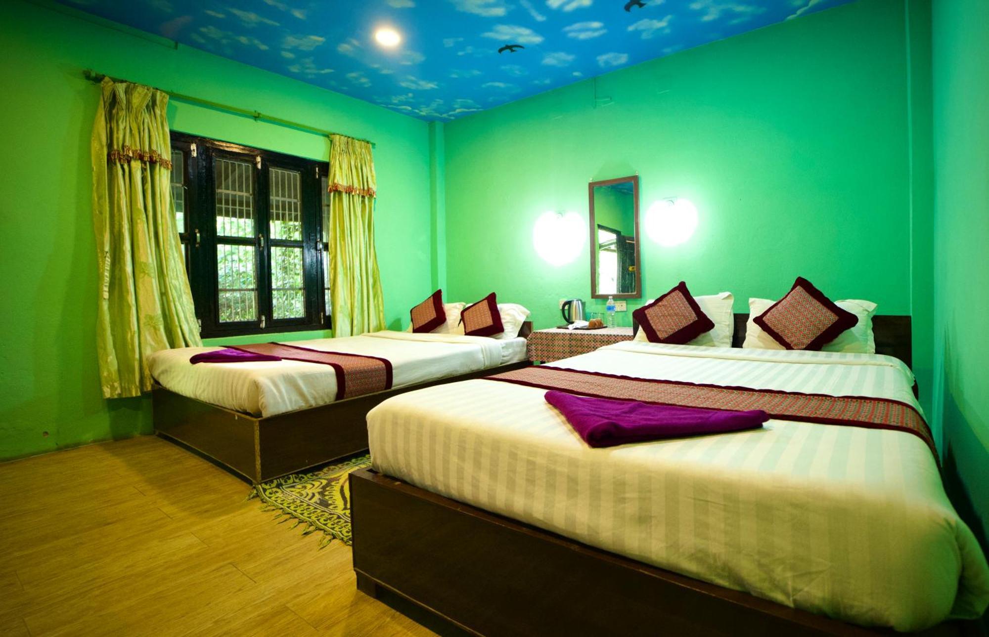 Chitwan Gaida Lodge - Animal Lovers & Birdwatchers Paradise Sauraha Esterno foto