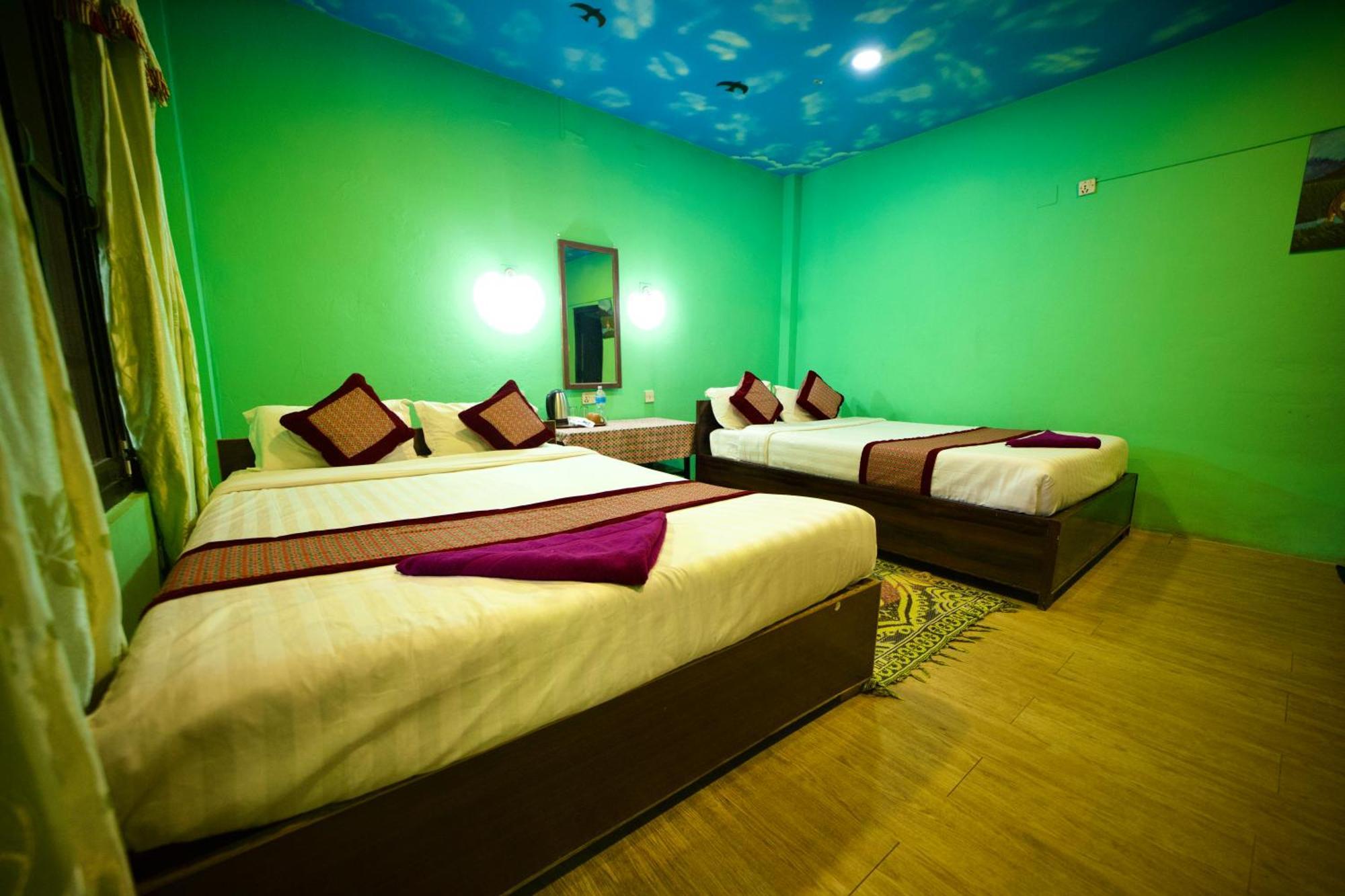 Chitwan Gaida Lodge - Animal Lovers & Birdwatchers Paradise Sauraha Esterno foto