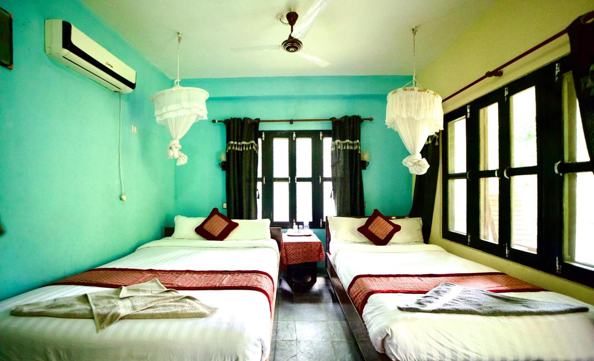 Chitwan Gaida Lodge - Animal Lovers & Birdwatchers Paradise Sauraha Esterno foto