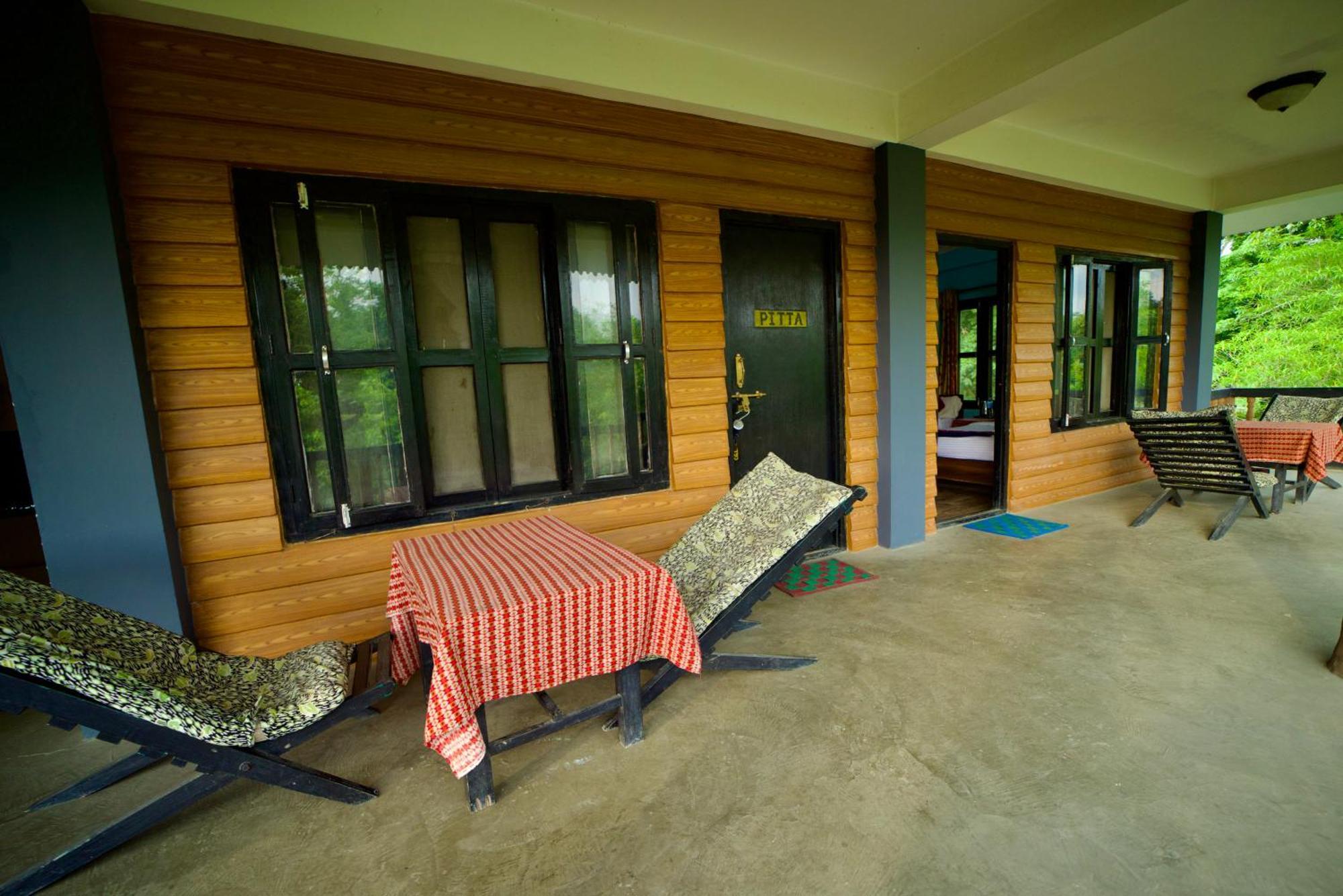 Chitwan Gaida Lodge - Animal Lovers & Birdwatchers Paradise Sauraha Esterno foto