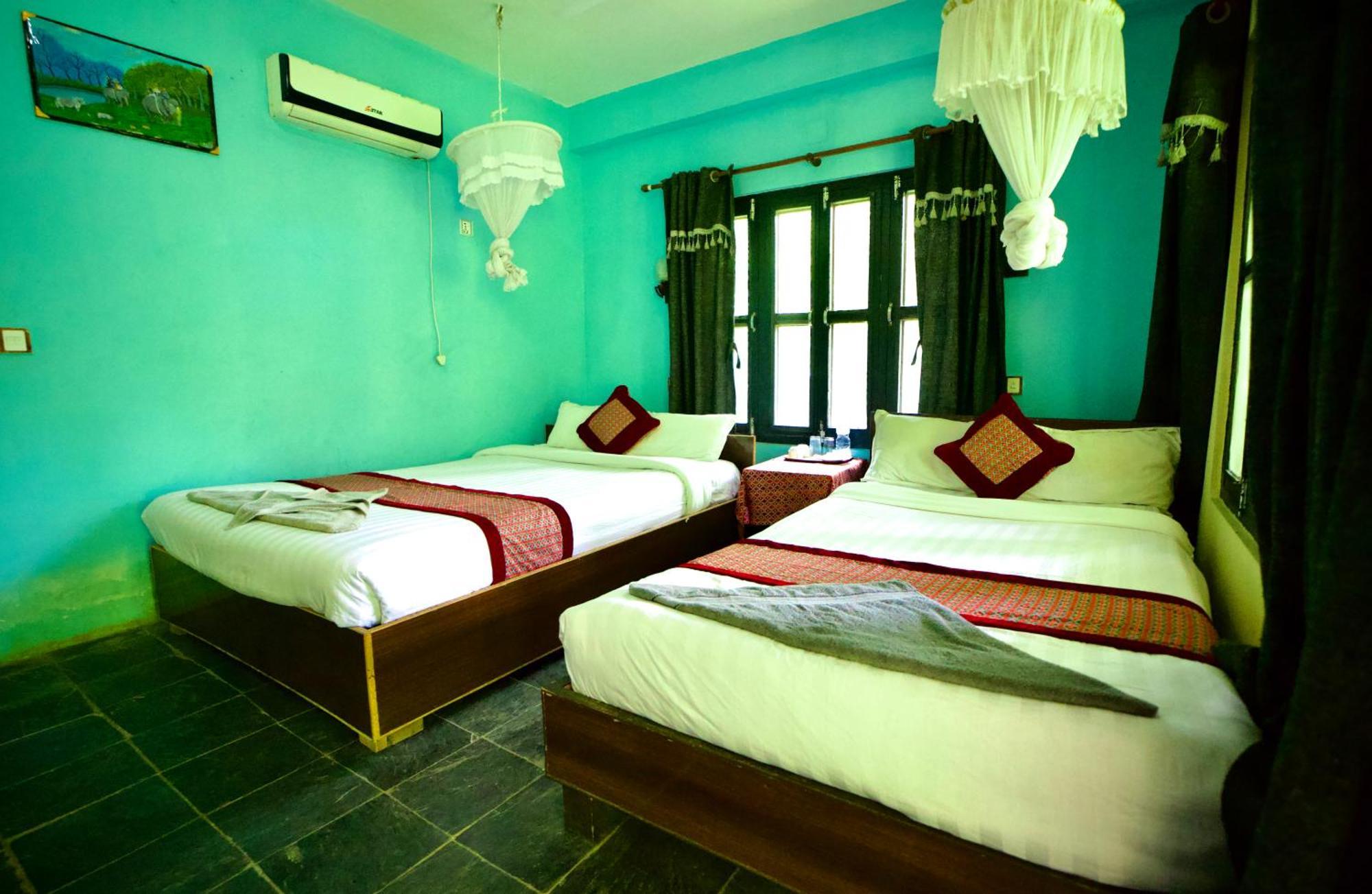 Chitwan Gaida Lodge - Animal Lovers & Birdwatchers Paradise Sauraha Esterno foto