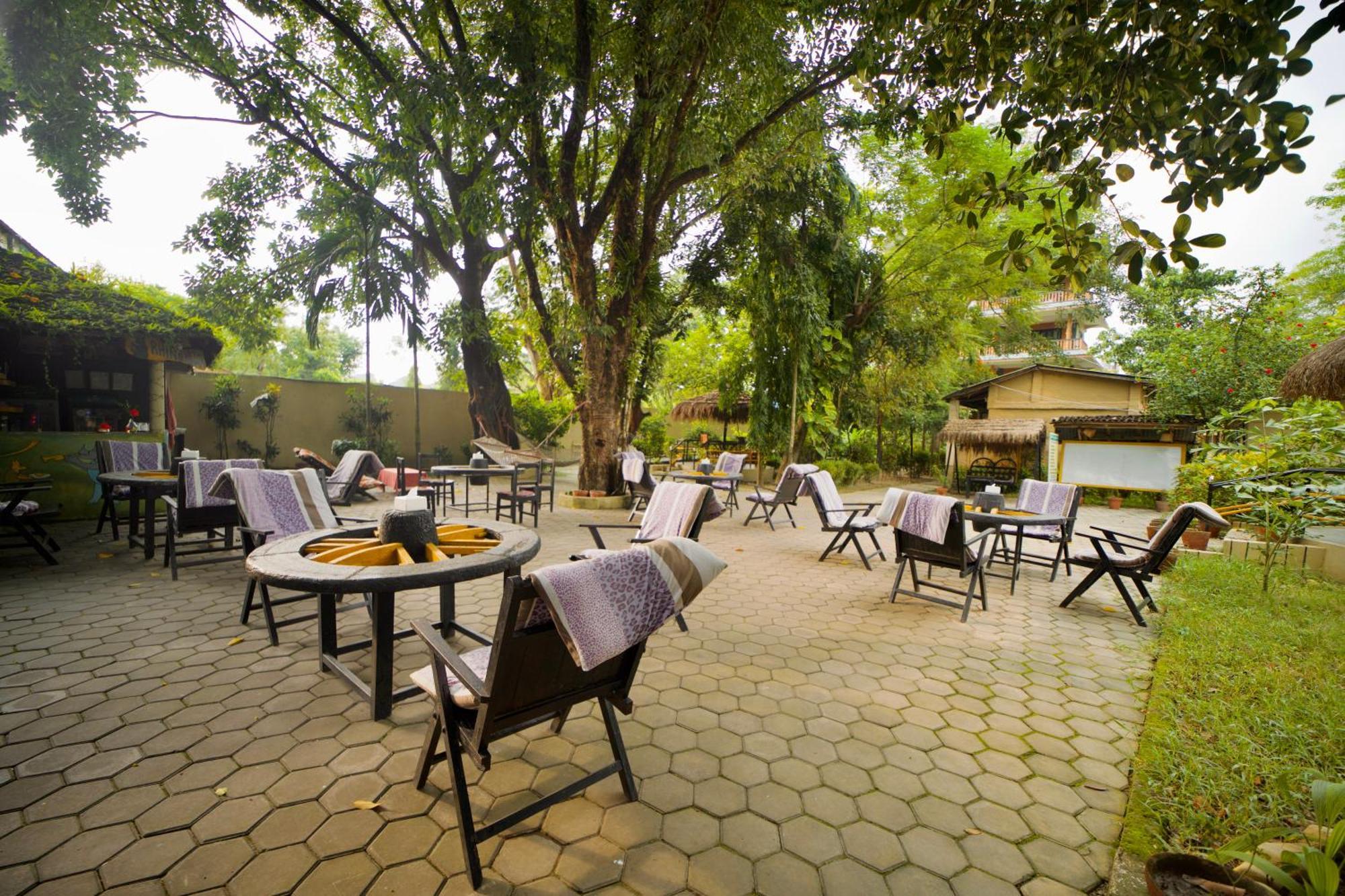 Chitwan Gaida Lodge - Animal Lovers & Birdwatchers Paradise Sauraha Esterno foto