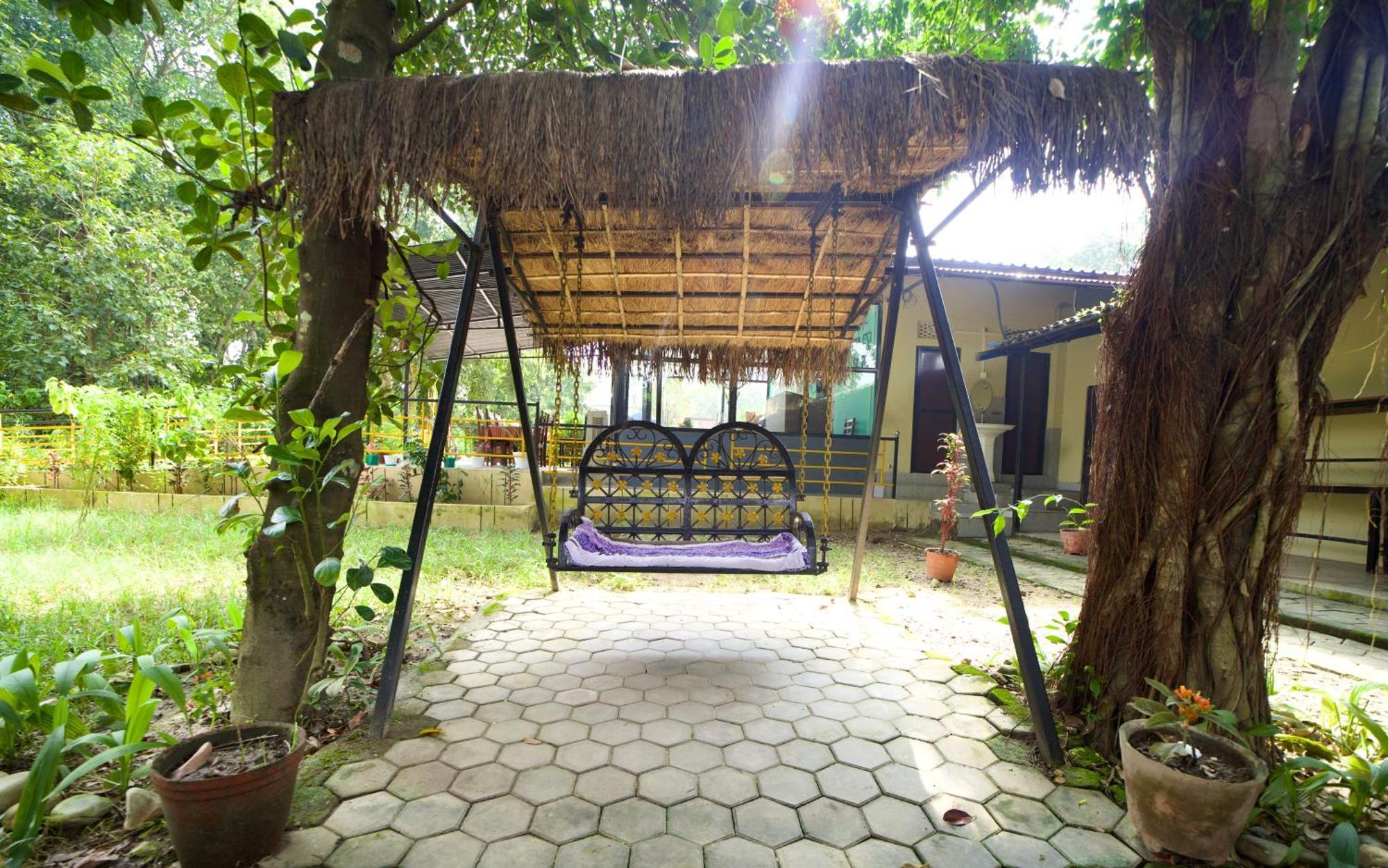 Chitwan Gaida Lodge - Animal Lovers & Birdwatchers Paradise Sauraha Esterno foto