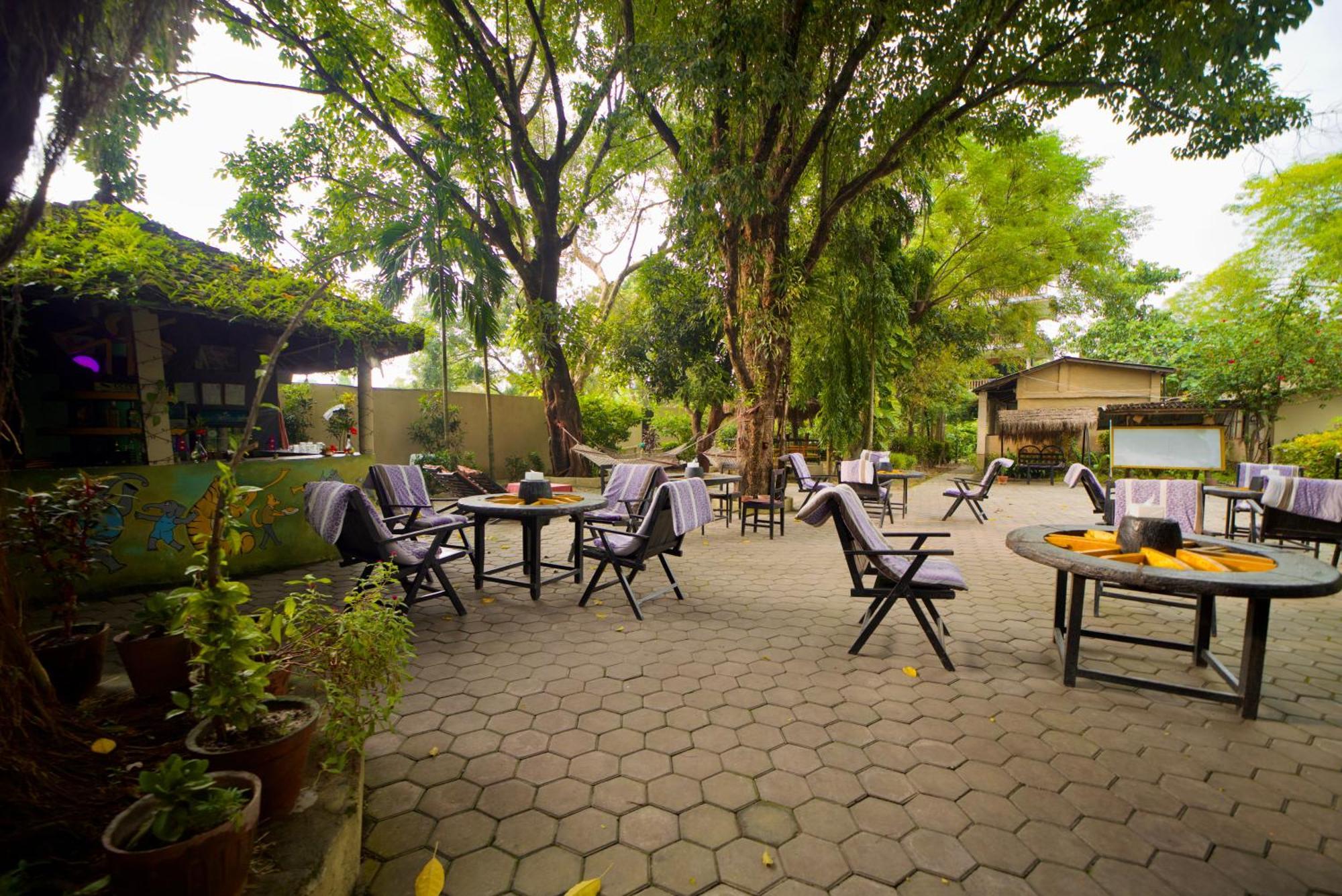 Chitwan Gaida Lodge - Animal Lovers & Birdwatchers Paradise Sauraha Esterno foto