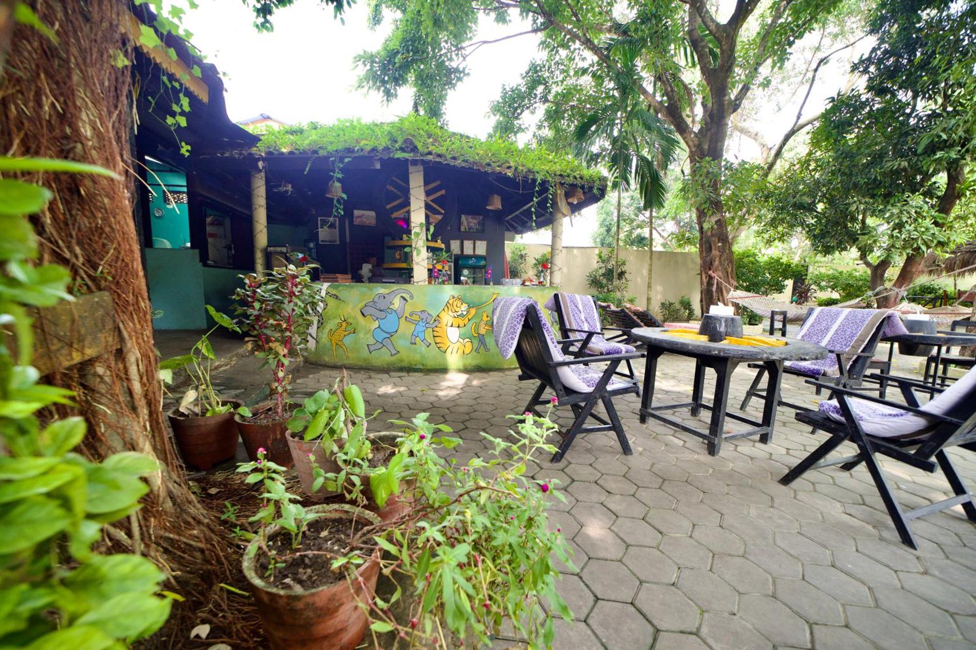 Chitwan Gaida Lodge - Animal Lovers & Birdwatchers Paradise Sauraha Esterno foto